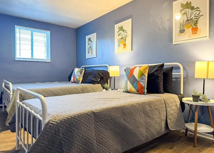 Apartment 2 Full 4 Bedrooms With 11 Beds Parking *