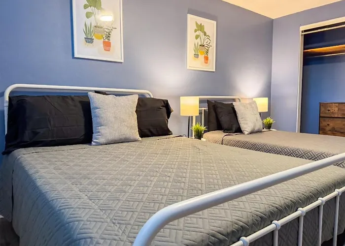 2 Full 4 Bedrooms With 11 Beds Parking