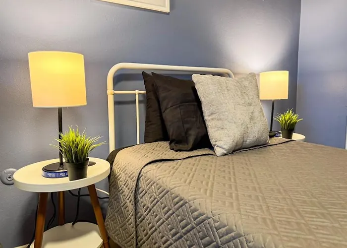 2 Full 4 Bedrooms With 11 Beds Parking Apartment Pittsburgh